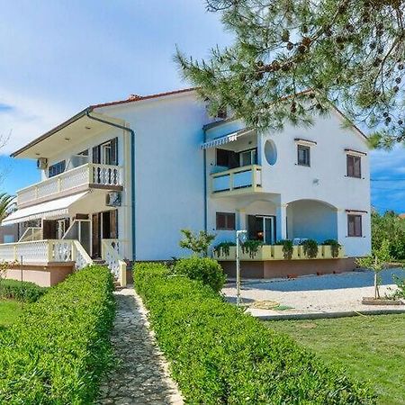 Apartments In House Liveric In Vir At The Beach Экстерьер фото