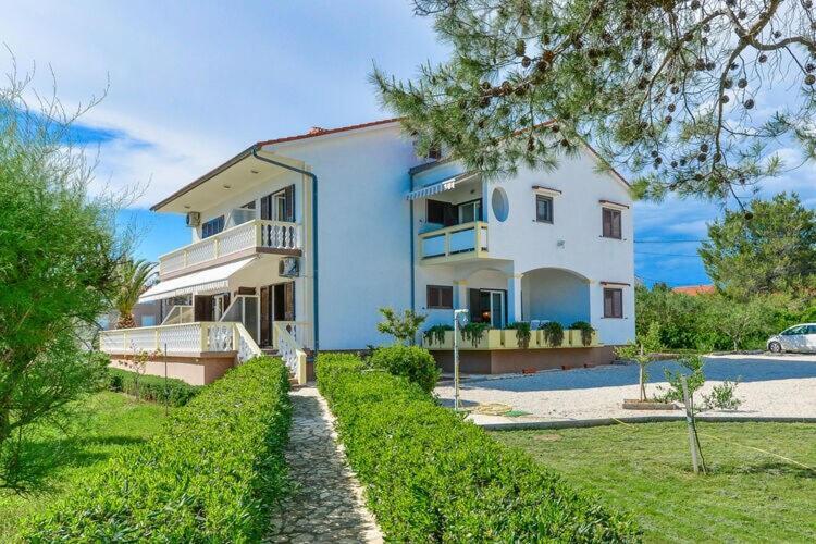 Apartments In House Liveric In Vir At The Beach Экстерьер фото