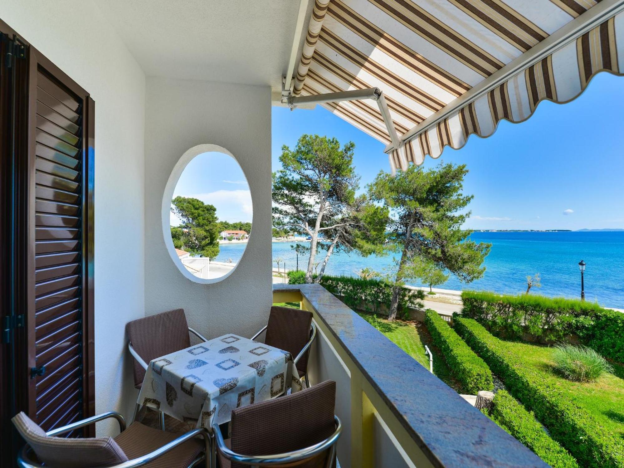 Apartments In House Liveric In Vir At The Beach Экстерьер фото