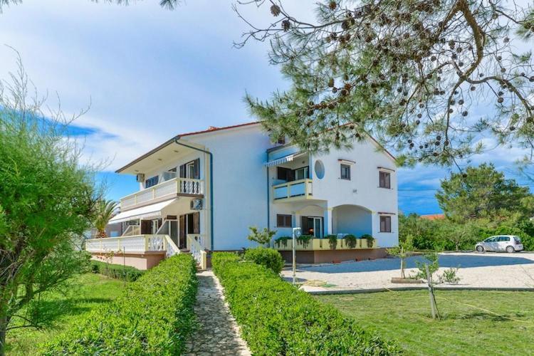 Apartments In House Liveric In Vir At The Beach Экстерьер фото