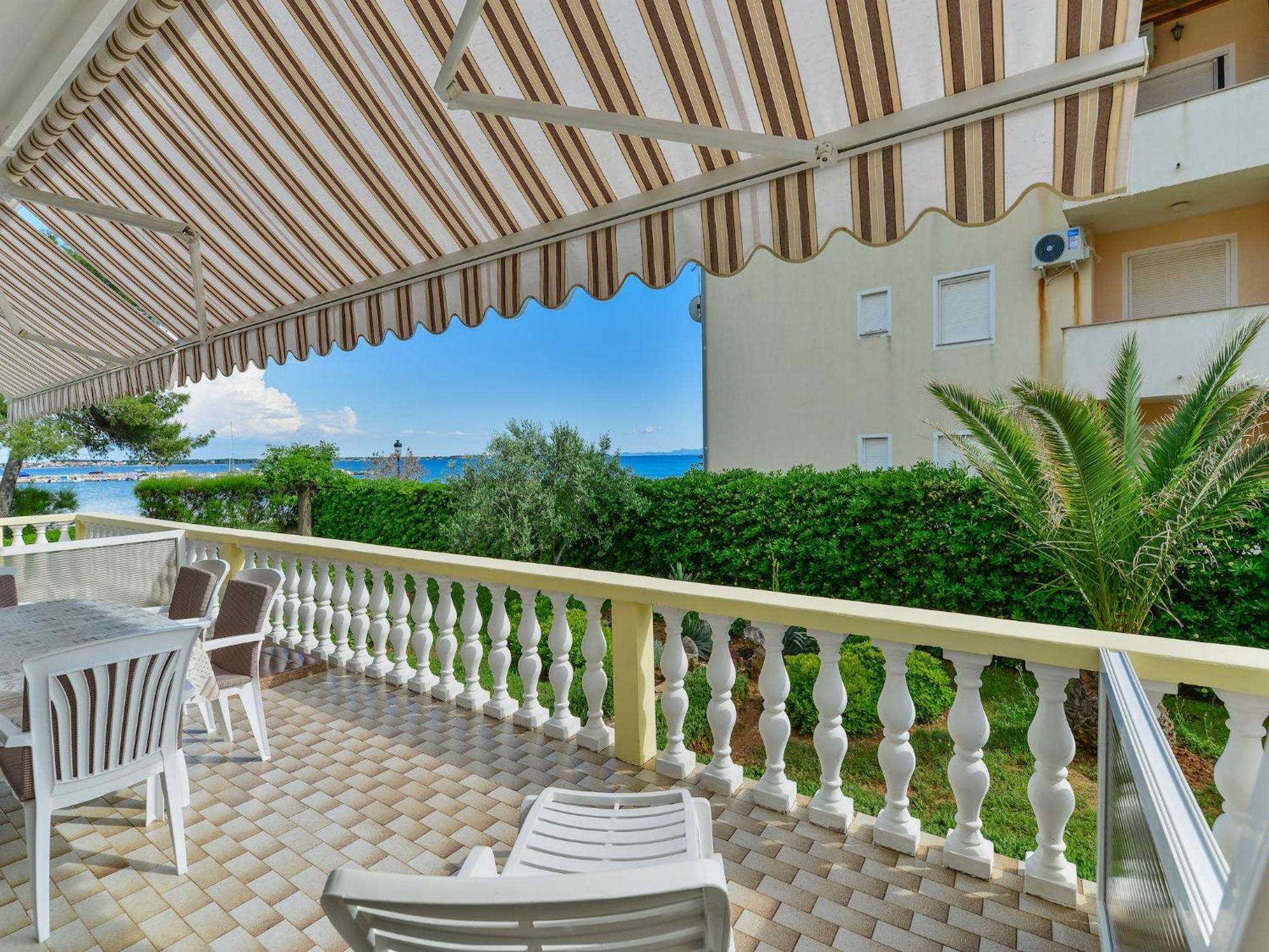 Apartments In House Liveric In Vir At The Beach Экстерьер фото